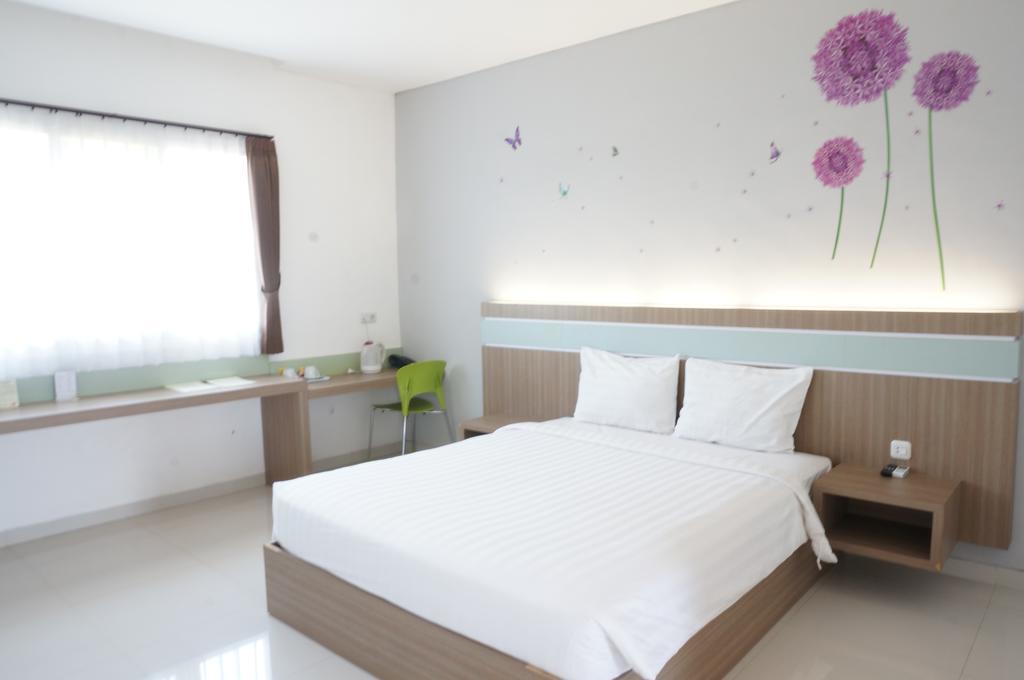 Rumah Cassa Guest House Сурабая Номер фото