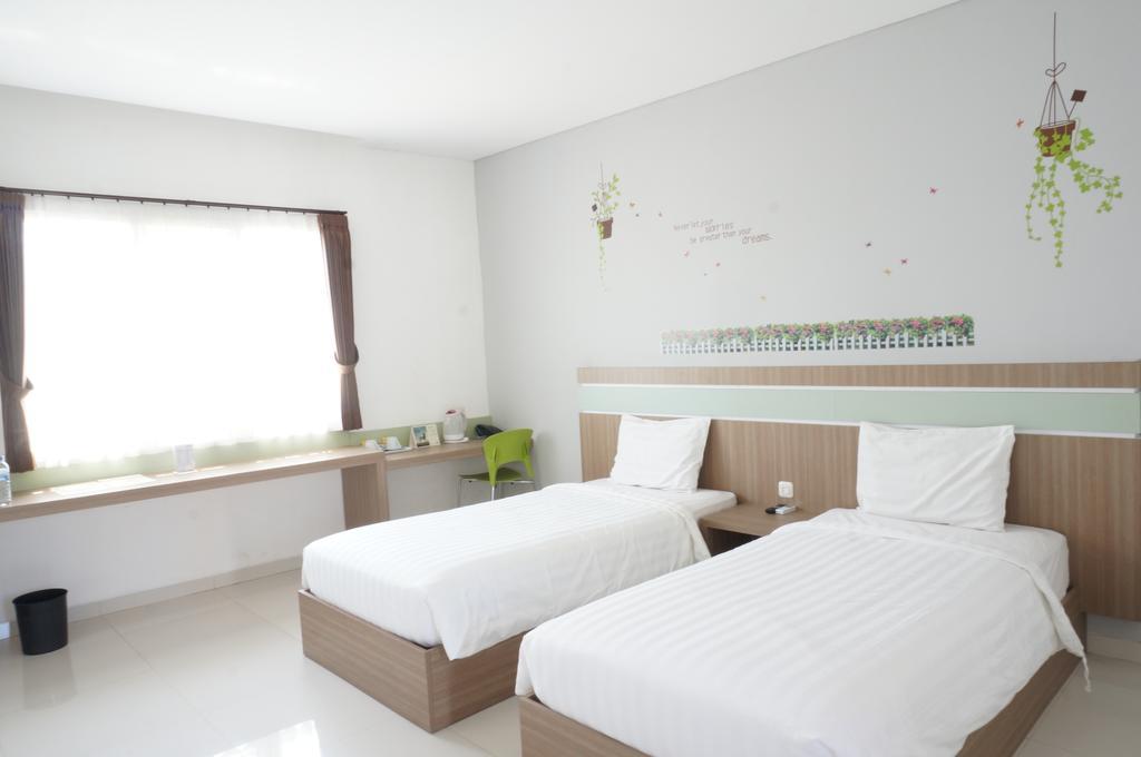 Rumah Cassa Guest House Сурабая Номер фото