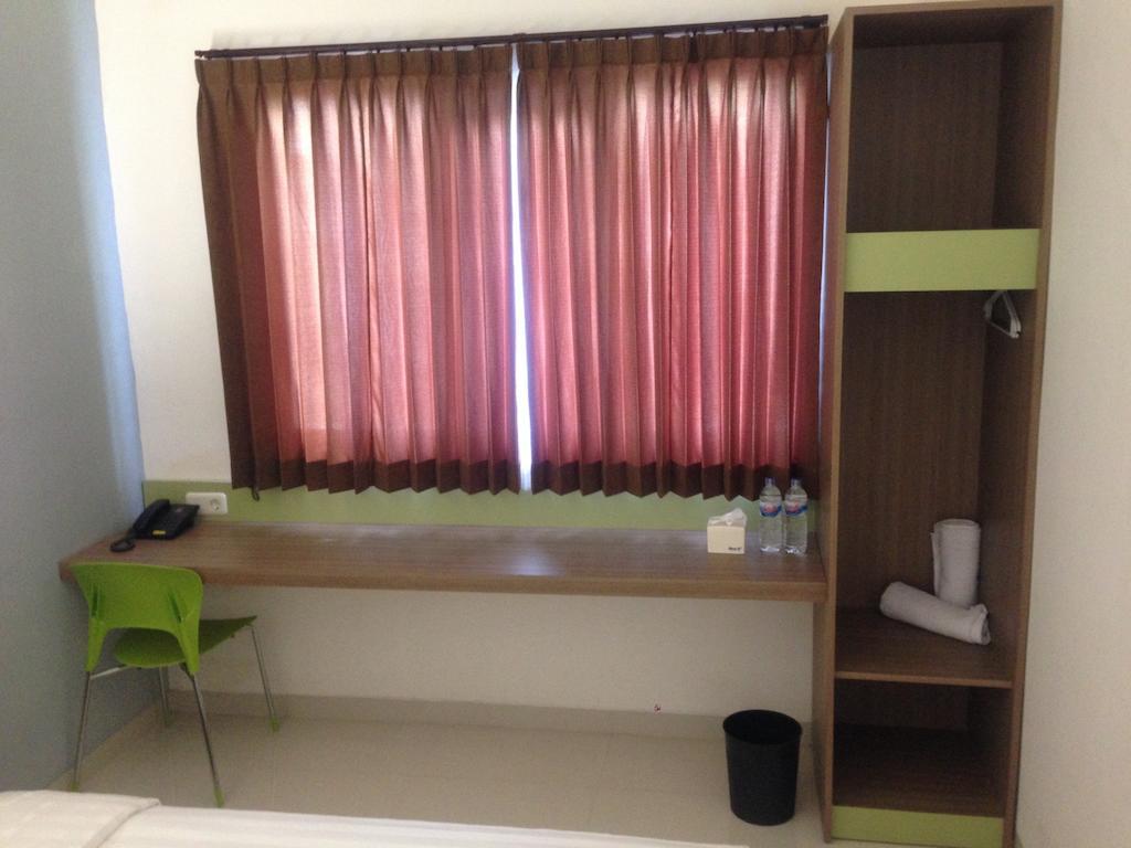 Rumah Cassa Guest House Сурабая Номер фото