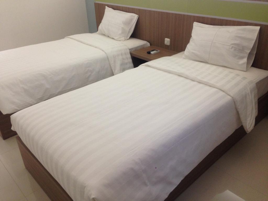 Rumah Cassa Guest House Сурабая Номер фото